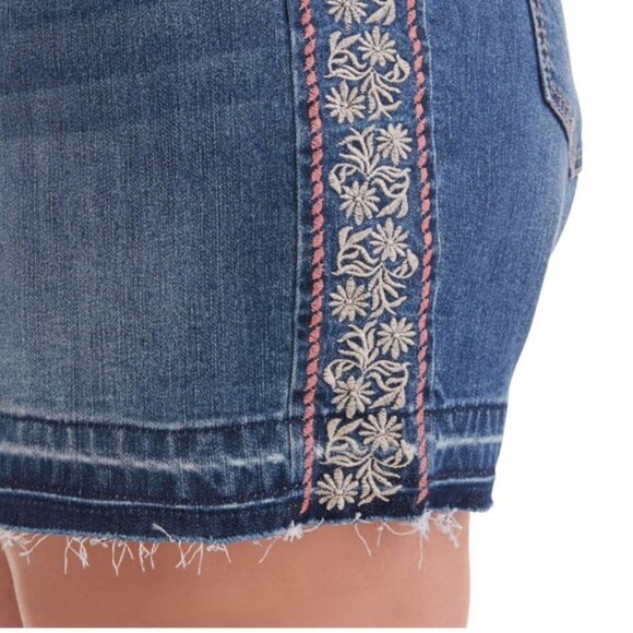 Terra & Sky Women's Plus Size Embroidered Denim Jean Short Size 18W Boho Summer - Picture 14 of 14